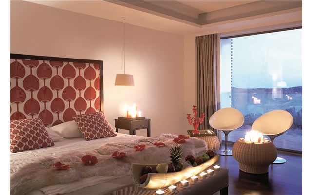 Grecotel Vouliagmeni Suites 