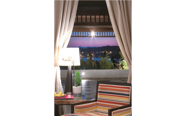 Grecotel Vouliagmeni Suites 