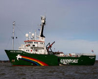 loď Greenpeace